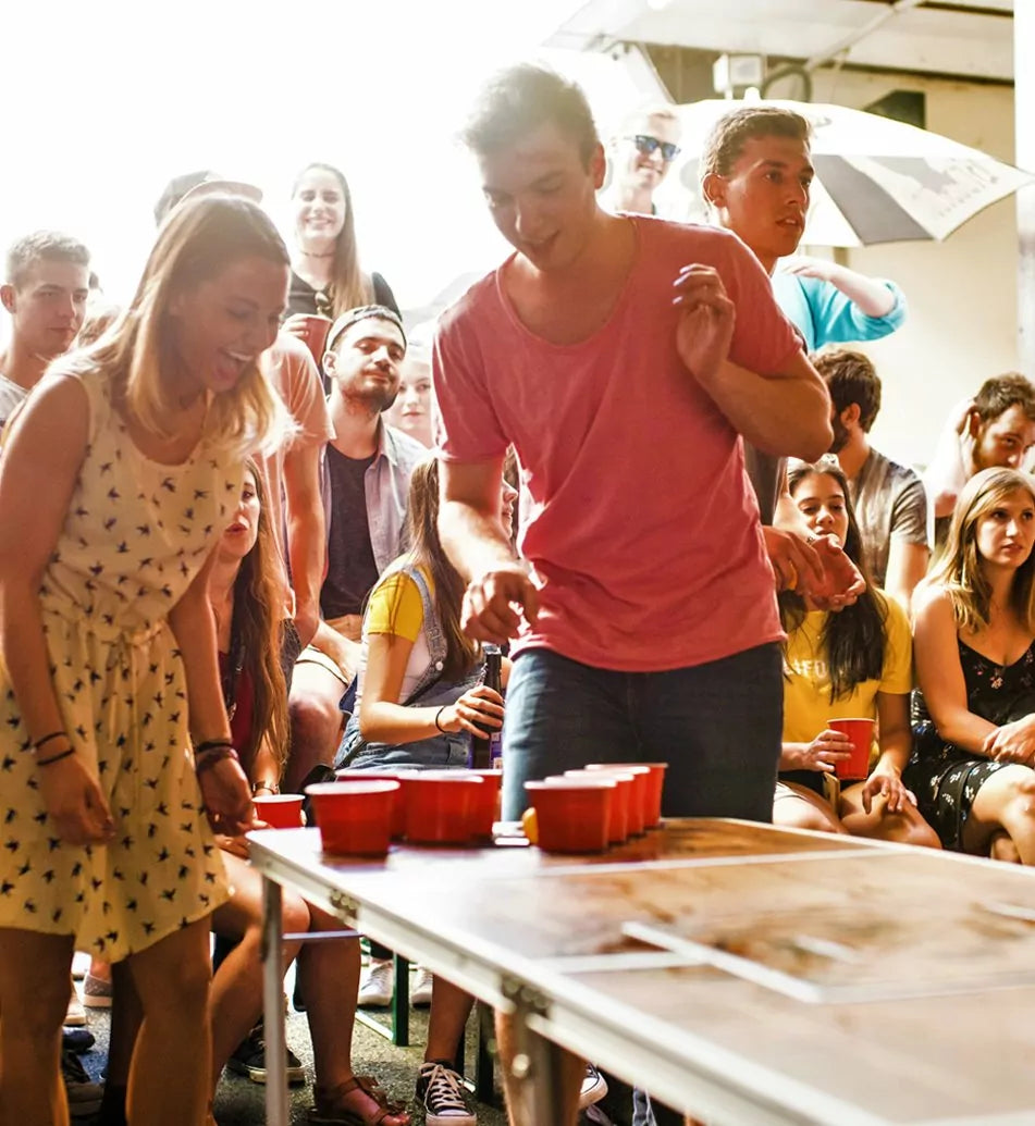 BEERPONG - Wood 'n' Ice Tisch mit Cup Holder